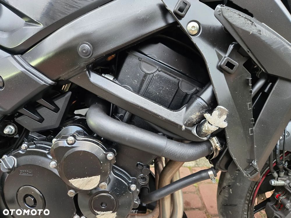 Suzuki GSX - 19
