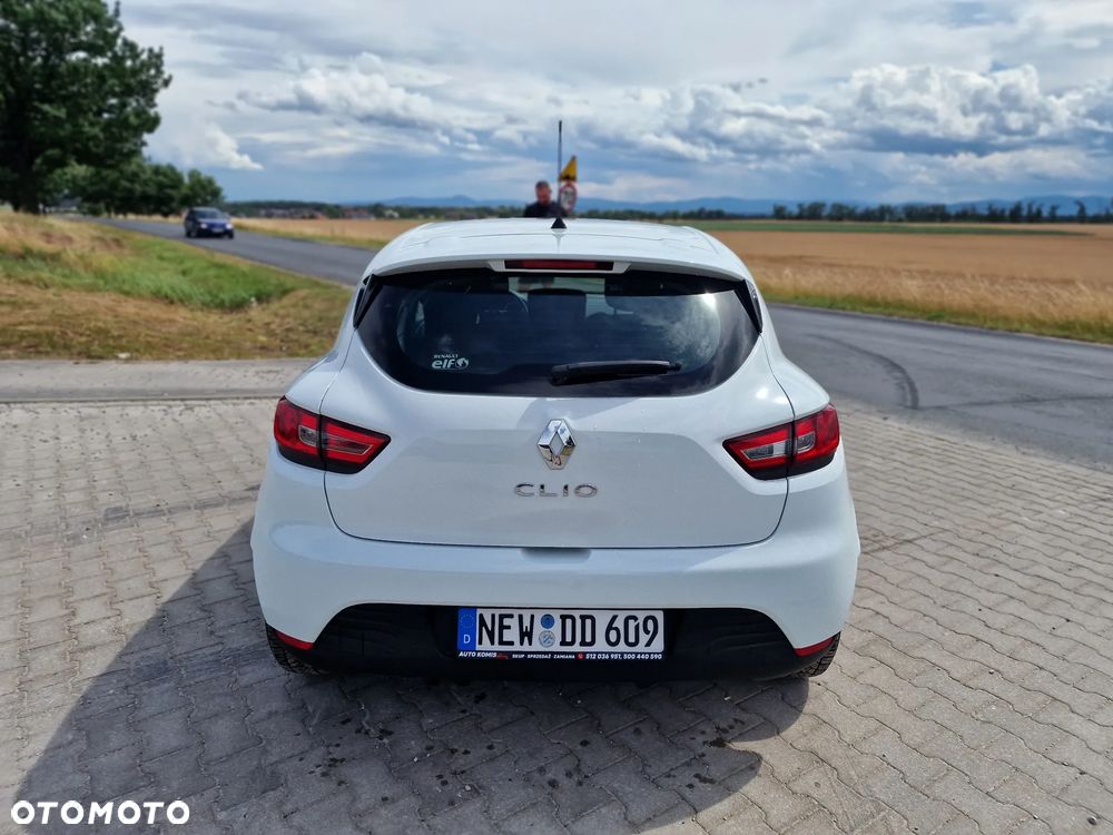 Renault Clio 1.2 16V 75 LIMITED - 11