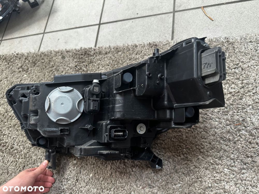 nissan townstar lampa prawa przód full led 260107139r - 9