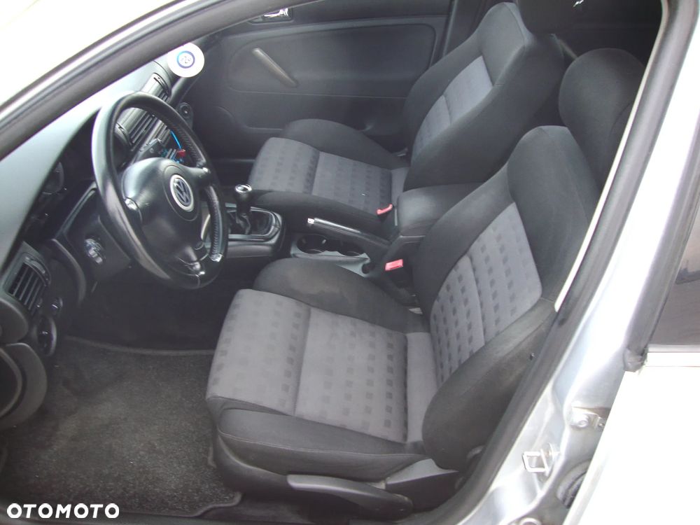 Volkswagen Passat 1.9 TDI Highline - 10