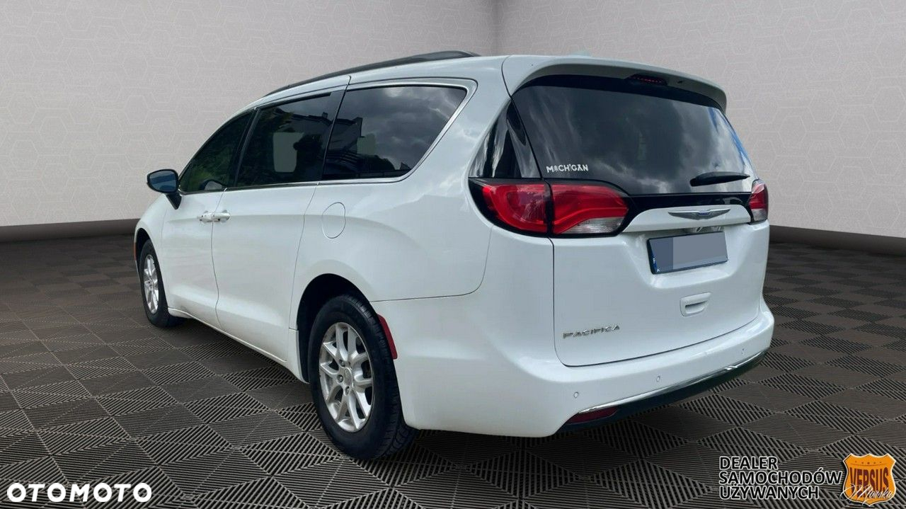 Chrysler Pacifica - 6