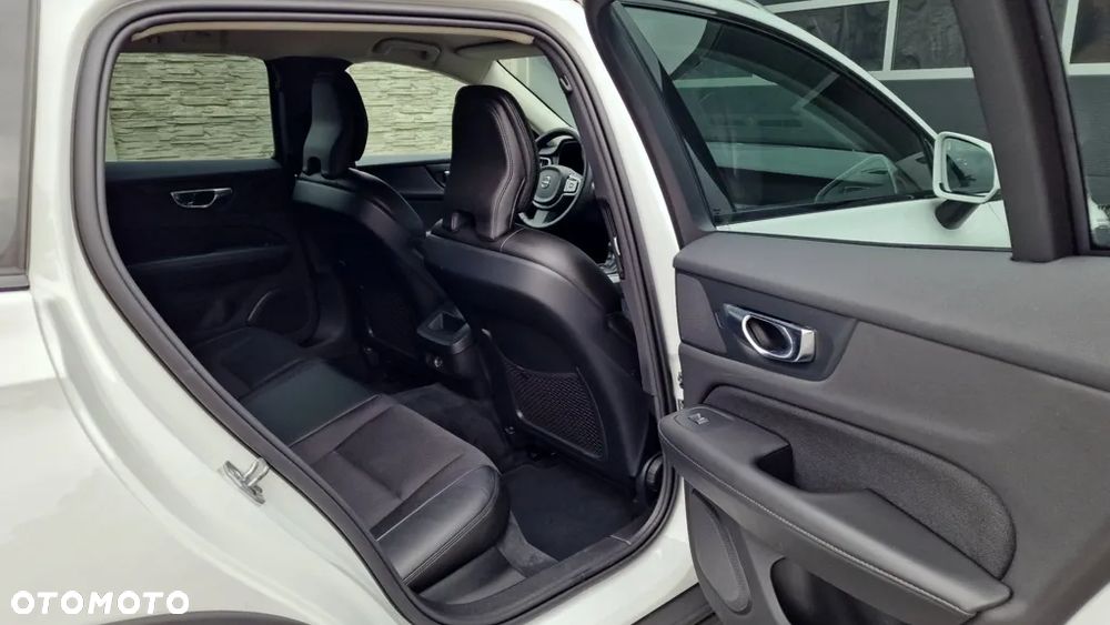 Volvo V60 Cross Country D4 AWD Geartronic - 25