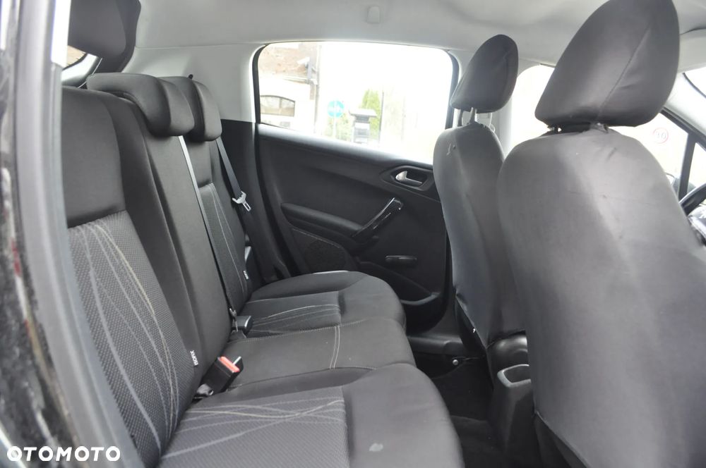 Peugeot 208 - 6