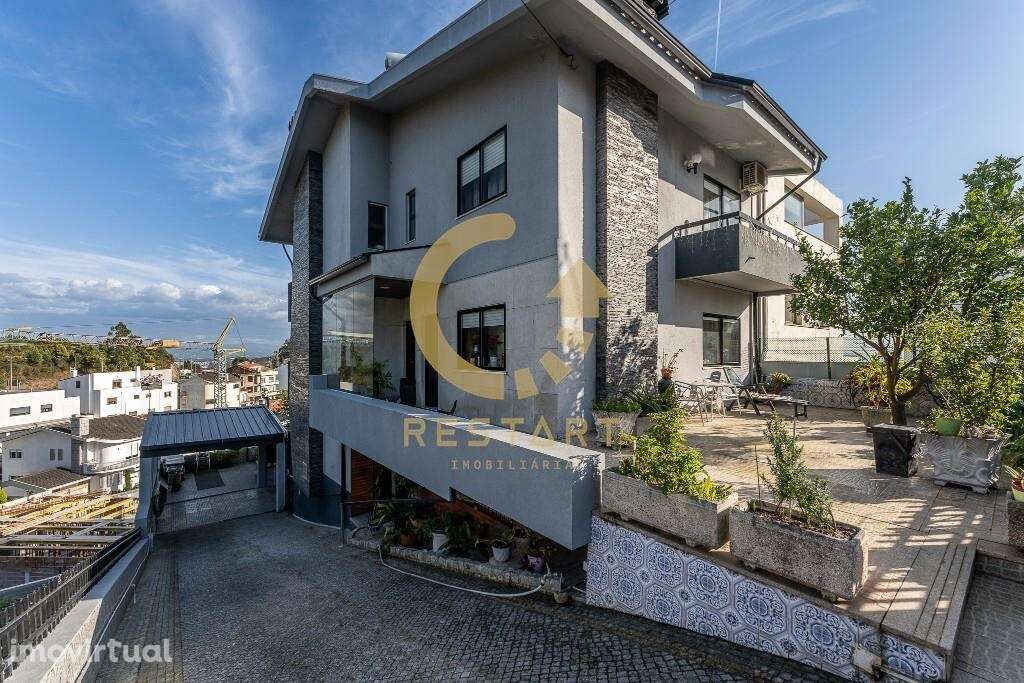 Moradia T4 geminada de 3 frentes em Baguim do Monte, Gondomar - Grande imagem: 3/60