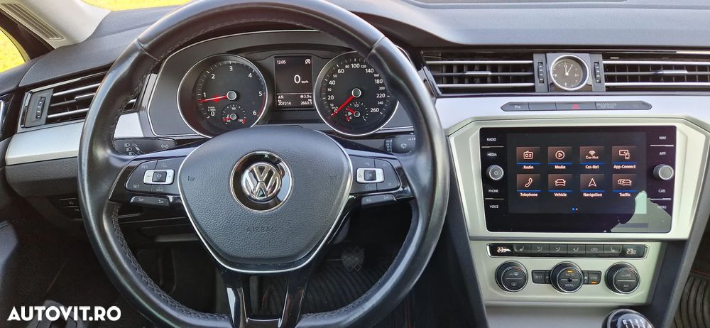 Volkswagen Passat 2.0 TDI SCR - 13