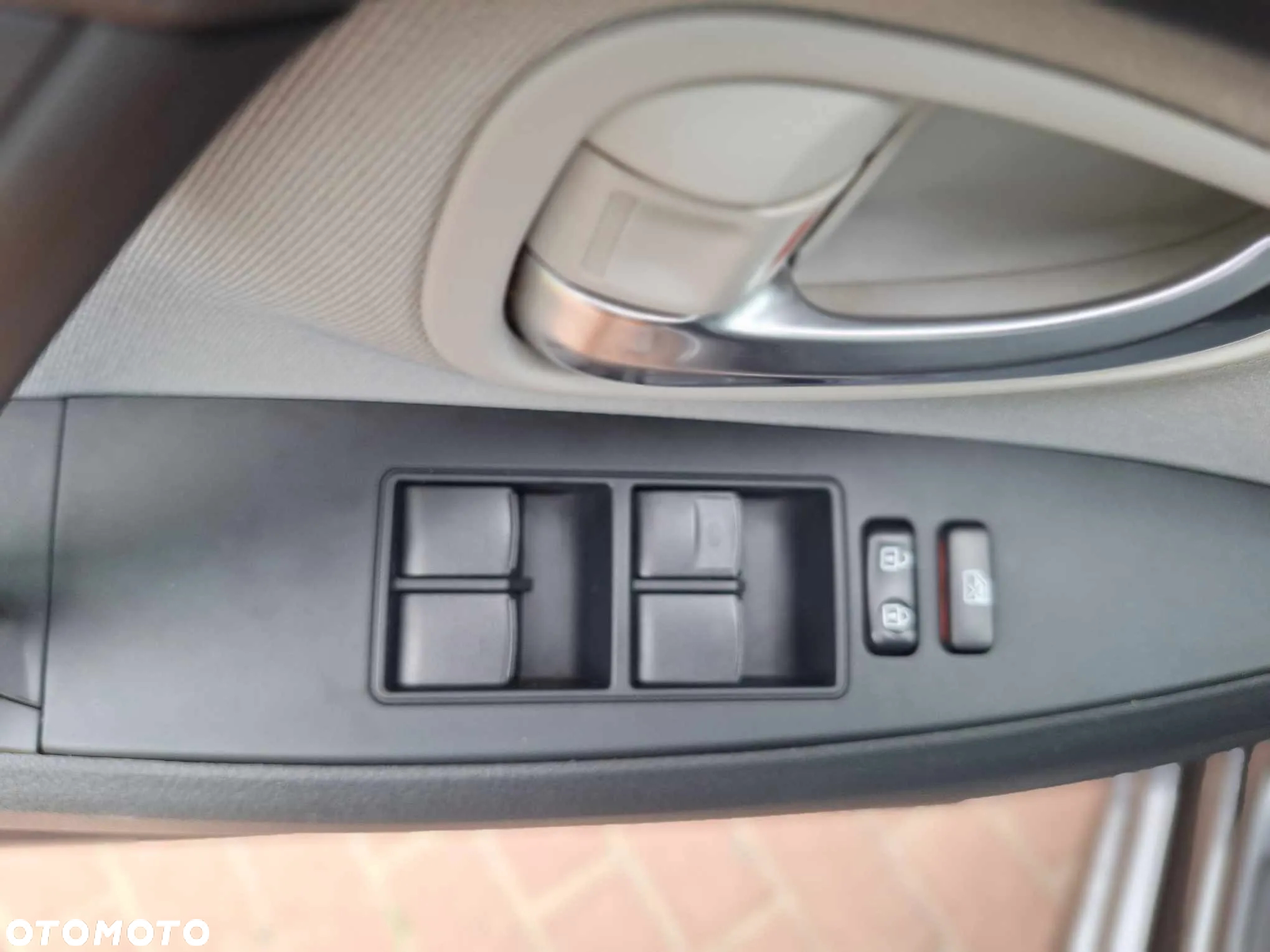Toyota Avensis 2.0 D-4D Premium - 20