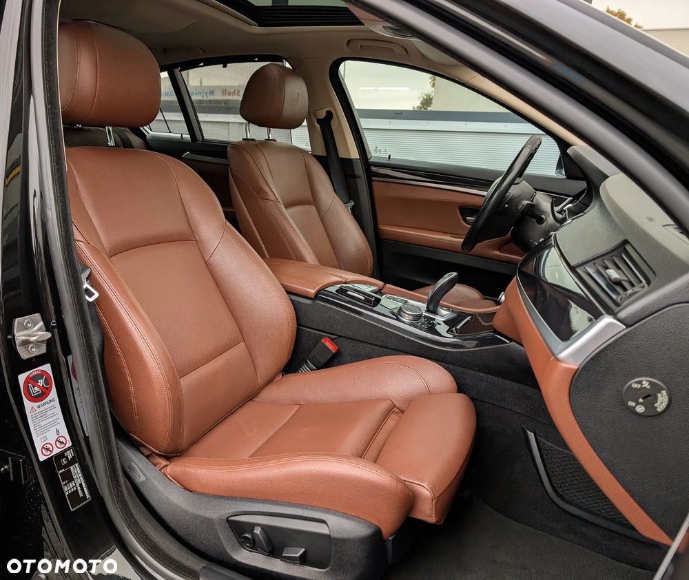 BMW Seria 5 525d xDrive Sport-Aut Luxury Line - 7