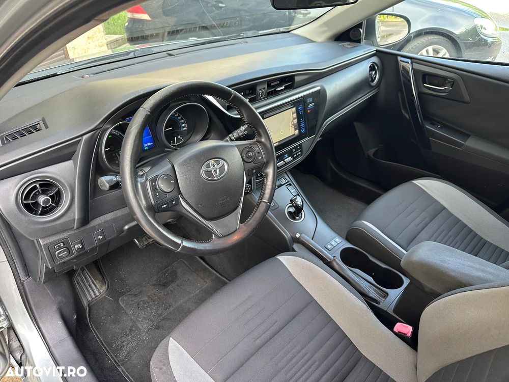 Toyota Auris 1.8 L VVT-i HSD Sol + - 5
