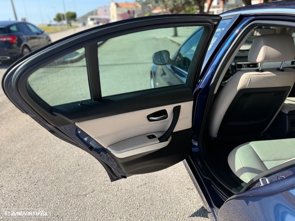 BMW 320 d Line Sport - 16