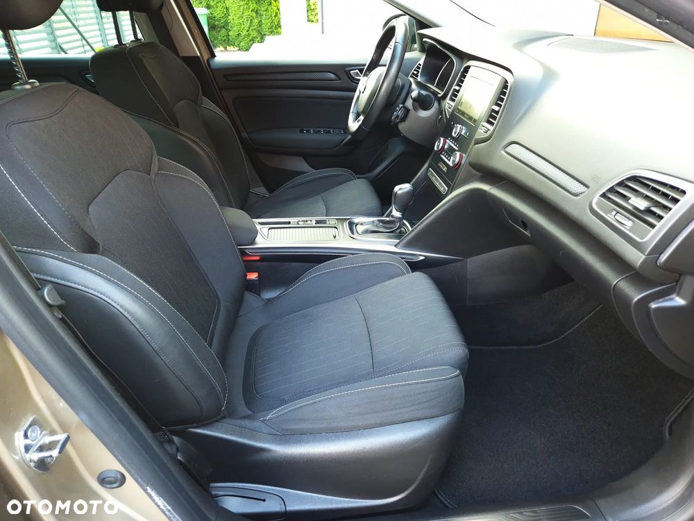 Renault Megane ENERGY TCe 140 EDC LIMITED - 33