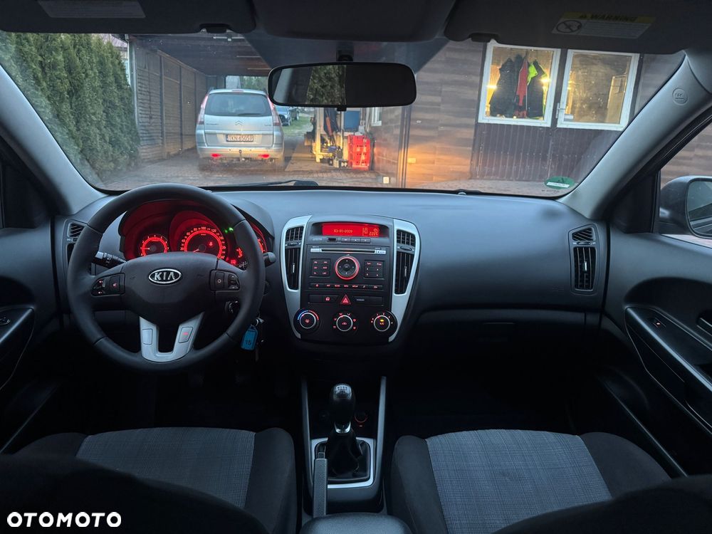 Kia Ceed - 11