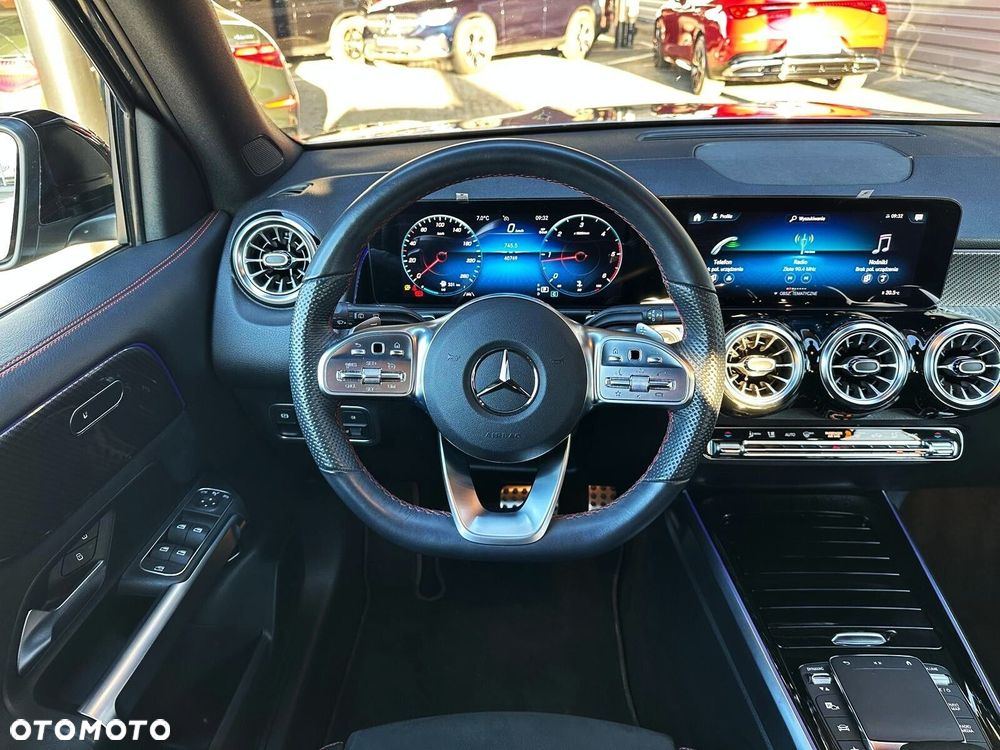 Mercedes-Benz GLB - 9