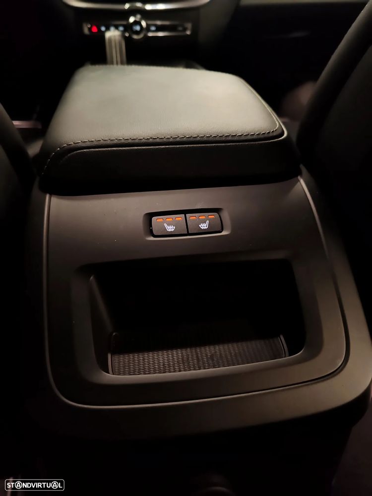 Volvo XC 60 T6 AWD Recharge Geartronic RDesign Expression - 25