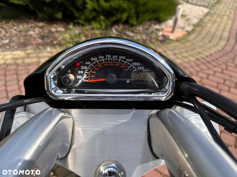 Suzuki Intruder - 5
