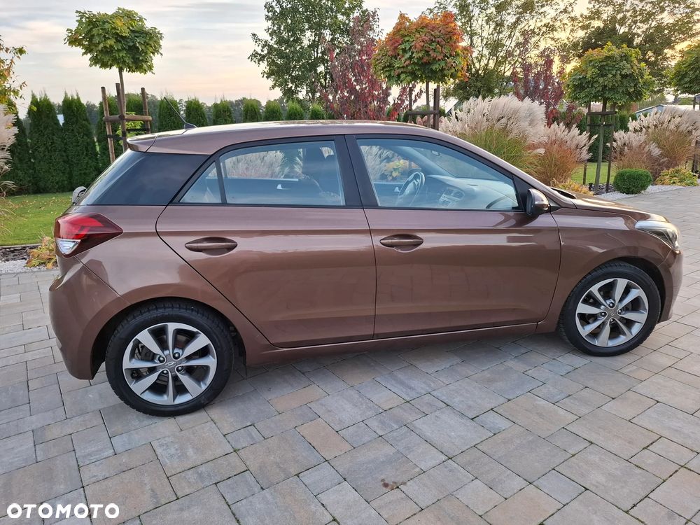 Hyundai i20 1.2 YES Gold - 23