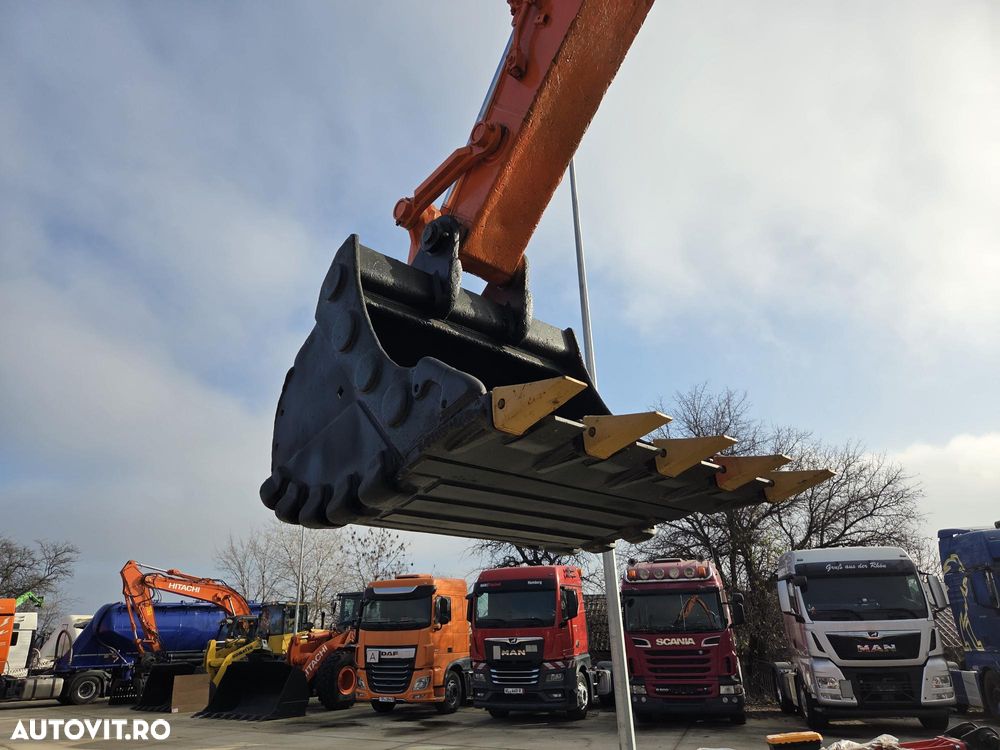 Hitachi ZX350-6, 2019, 12.535h, cupa NOUA 2,2mc, Masa operationala 36,3t, 3 pompe hidr HITACHI, ad sapare 8m, inst picon, lant 90% ok doar 293h mars, camera spate si laterale, AC, ridica 22 tone, posibilitate leasing 4 ani-STARE BUNA-PROMOTIE 83.900 EUR+Tva - 30