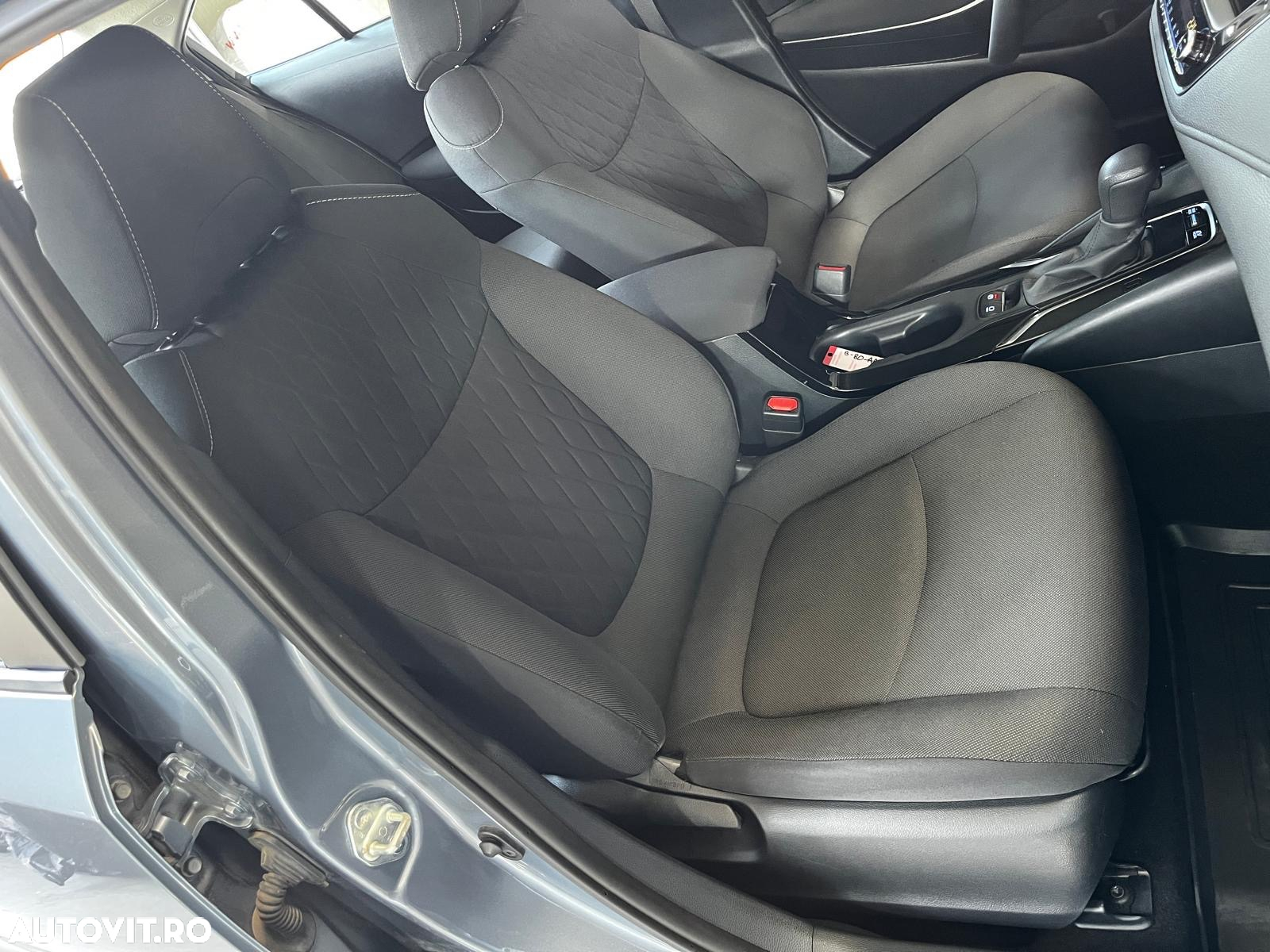 Toyota Corolla 1.8 HSD Business - 23