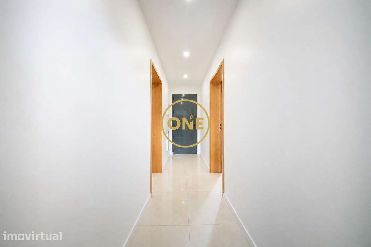 Moradia T2+2 com Amplas Áreas e Acabamentos Modernos - Grande imagem: 2/23