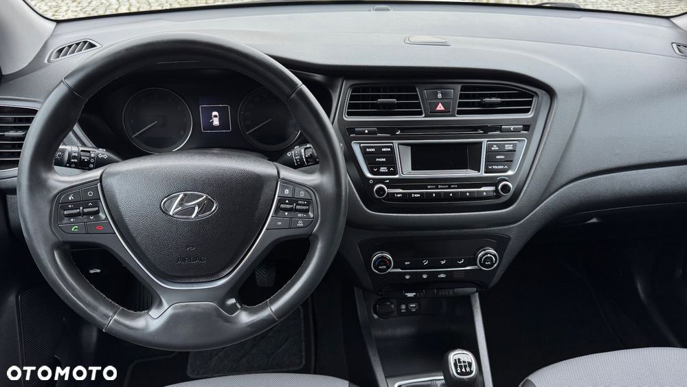 Hyundai i20 blue 1.2 Trend - 24