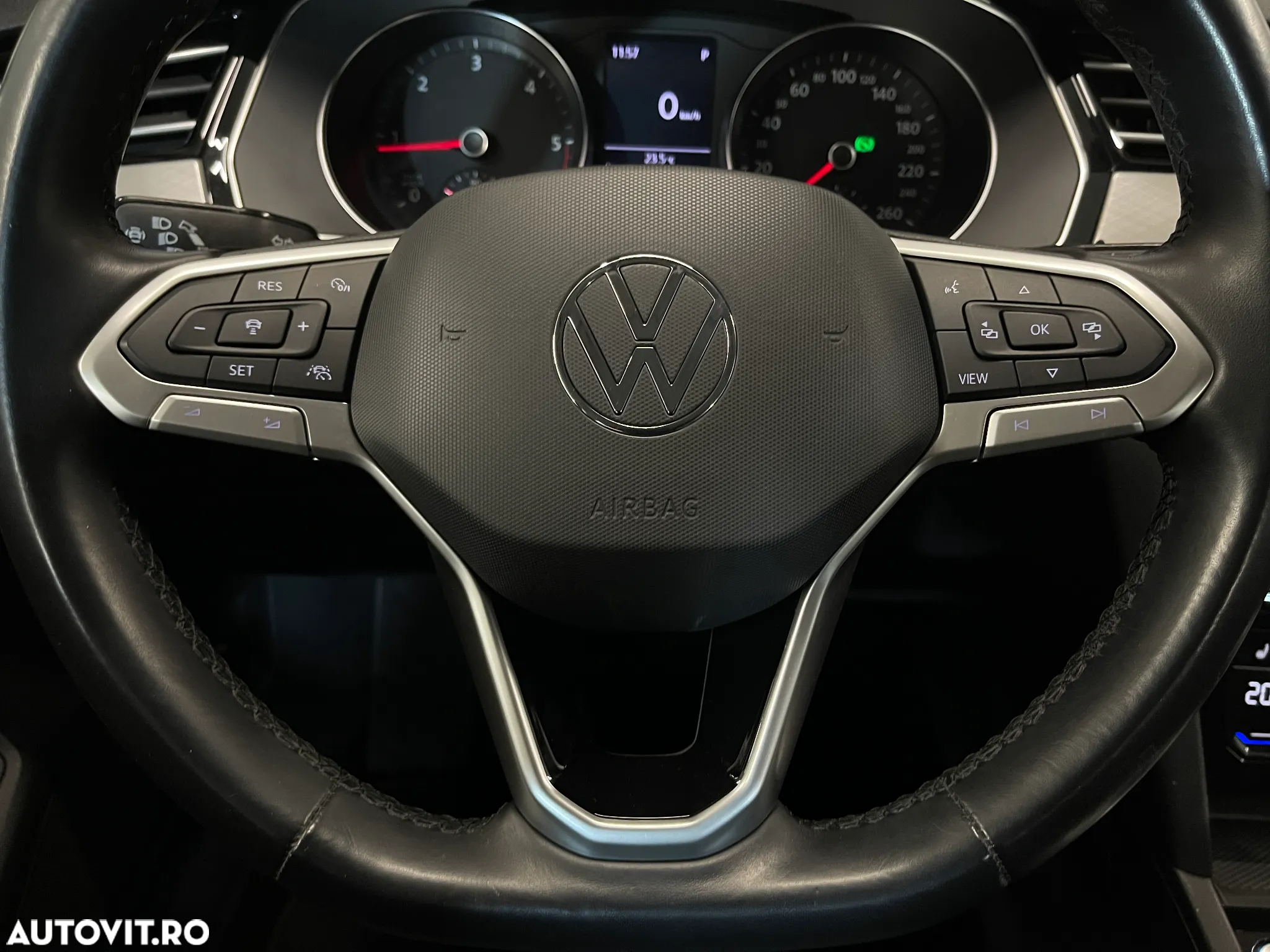 Volkswagen Passat 2.0 TDI DSG Comfortline - 23