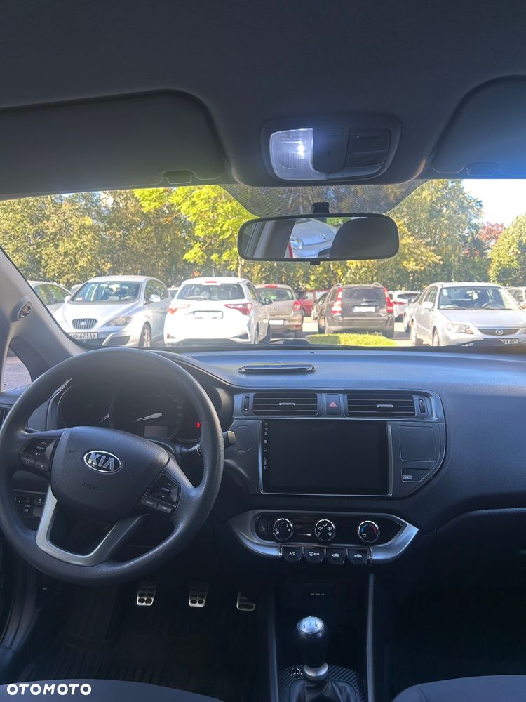 Kia Rio - 12