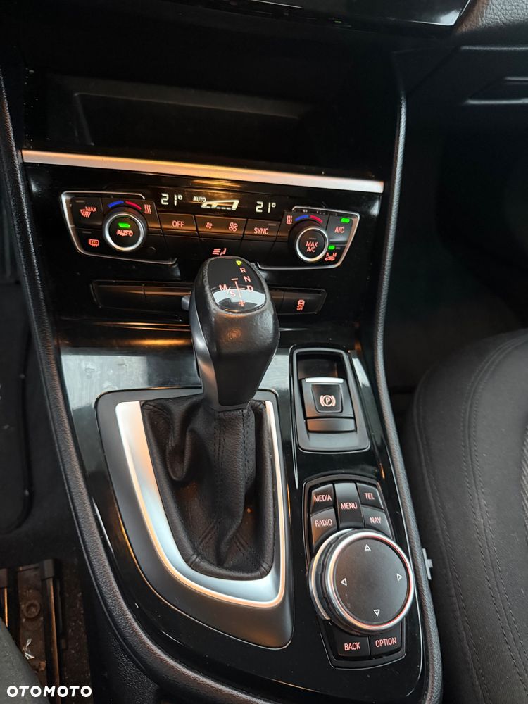 BMW Seria 2 218d - 12
