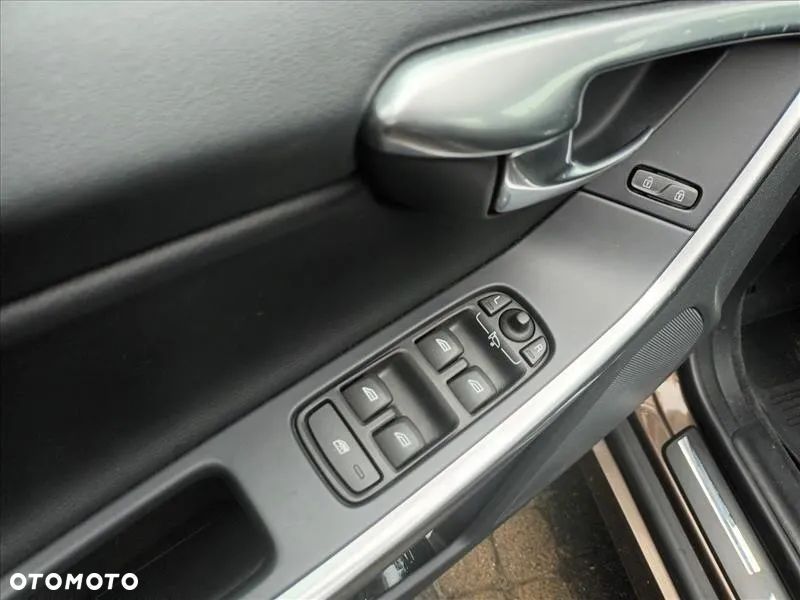 Volvo XC 60 D4 AWD Kinetic - 8