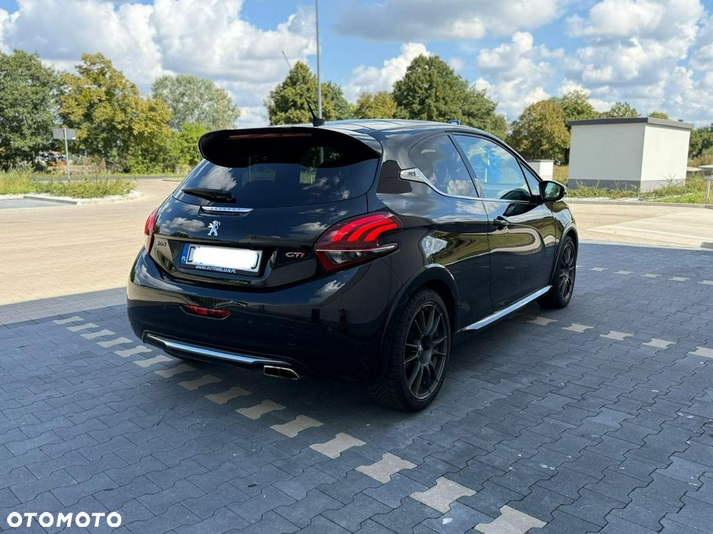 Peugeot 208 - 10