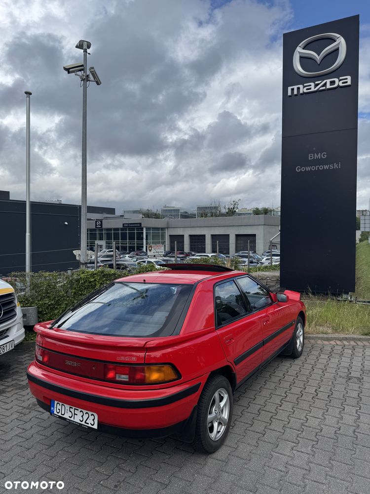 Mazda 323F - 11