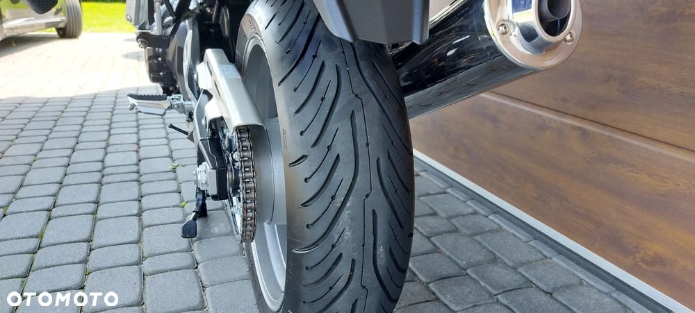 Suzuki GSX - 8
