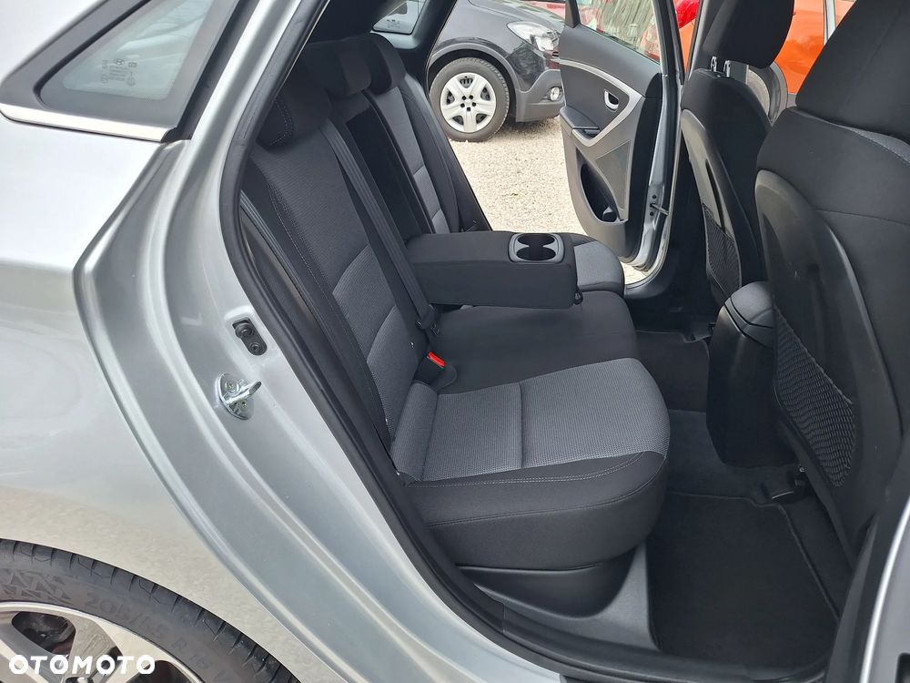 Hyundai i30 blue 1.6 GDI Trend - 29