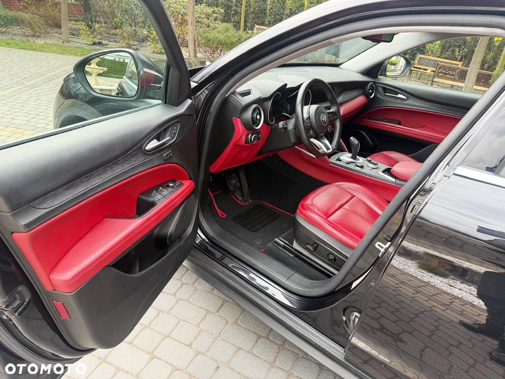 Alfa Romeo Stelvio - 12