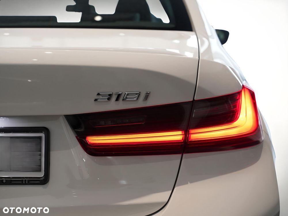 BMW Seria 3 318i M Sport - 18