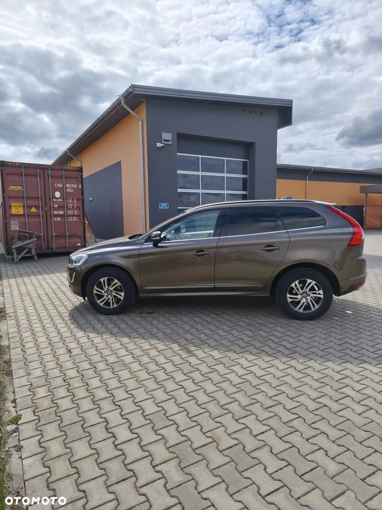 Volvo XC 60 D4 AWD Momentum - 2