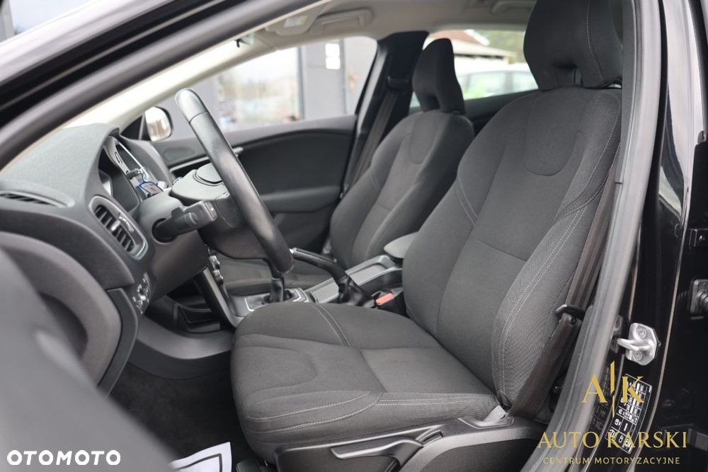 Volvo V40 - 25
