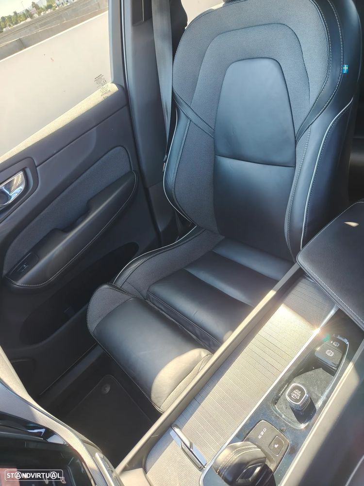 Volvo XC 60 2.0 T6 PHEV R-Design AWD - 11
