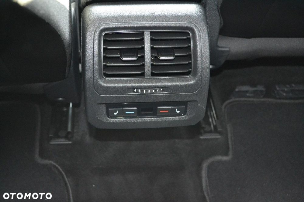 Volkswagen Touran - 19