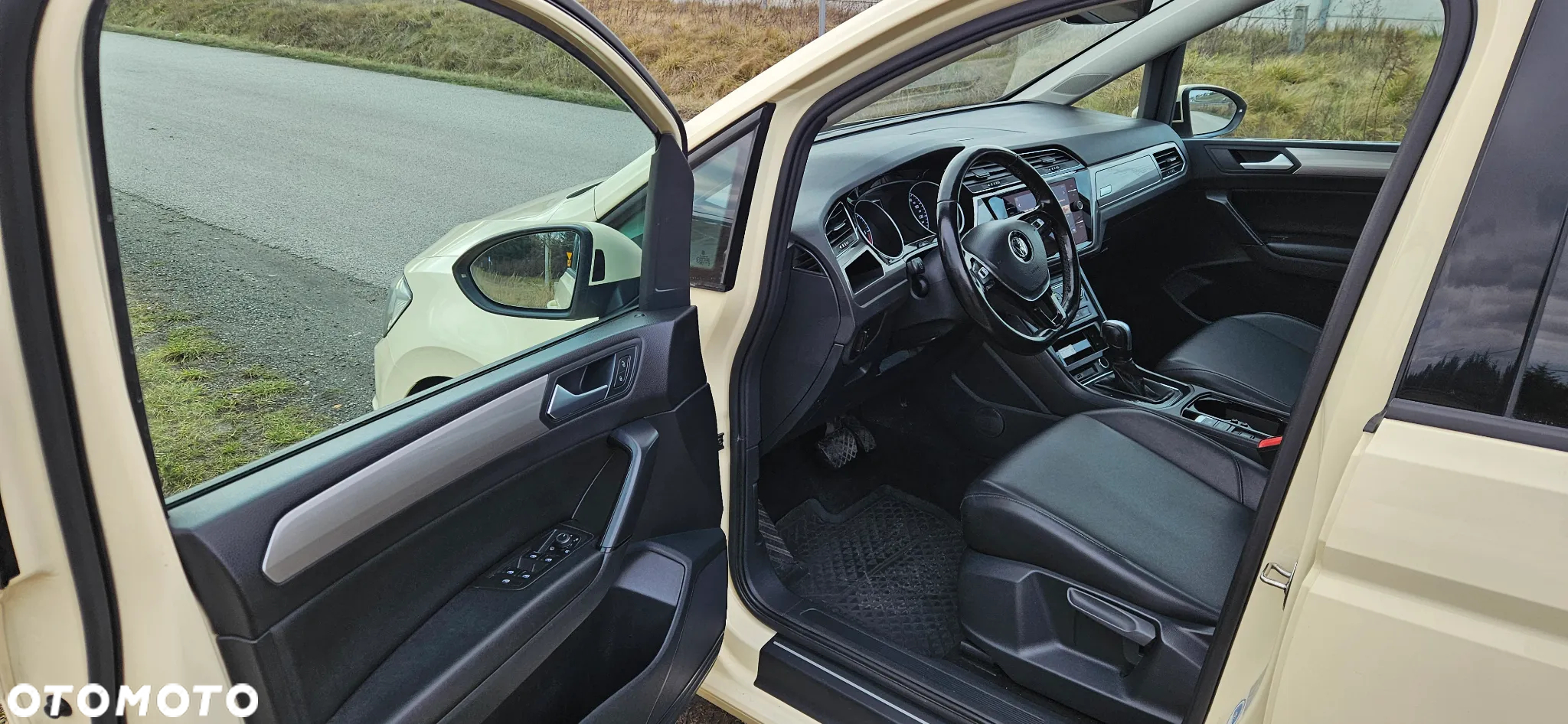 Volkswagen Touran 2.0 TDI SCR DSG UNITED - 5