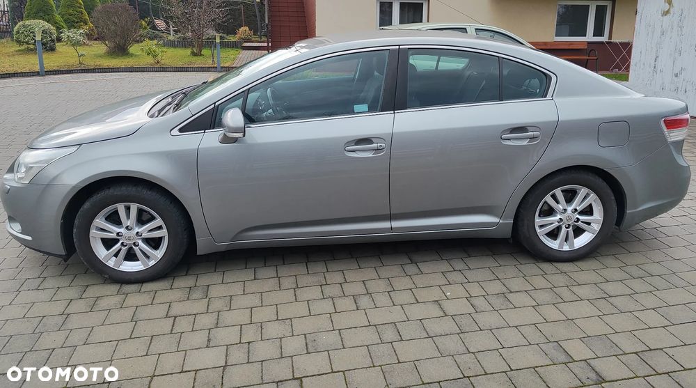 Toyota Avensis 1.8 Sol - 11