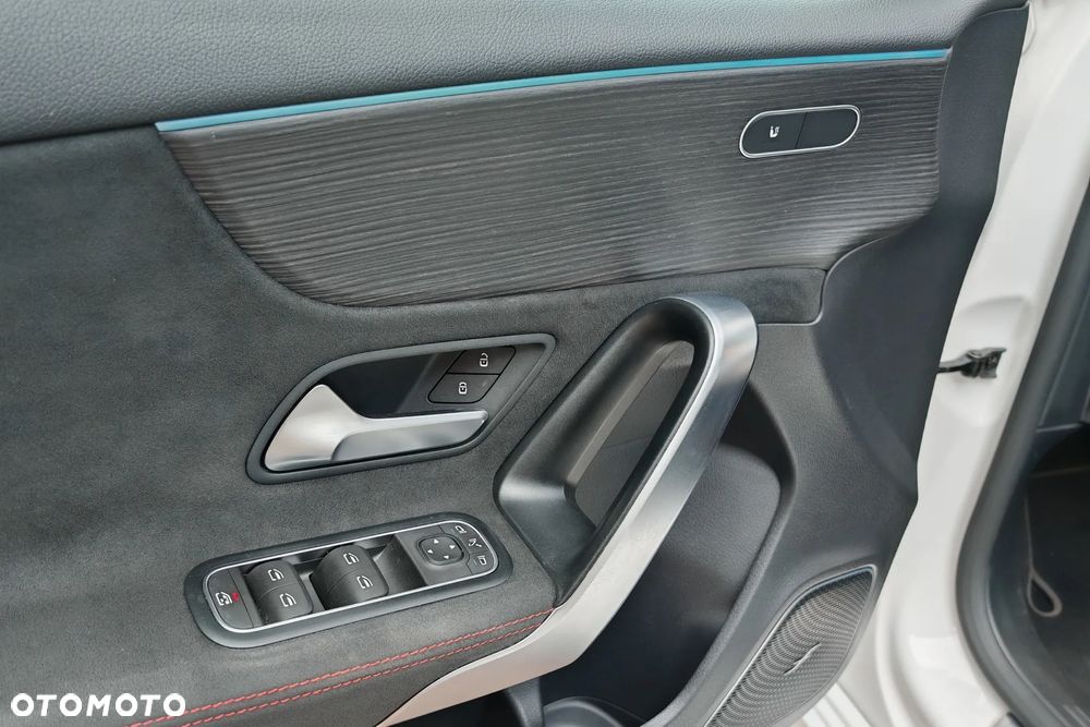 Mercedes-Benz Klasa A 220 4-Matic 7G-DCT - 16