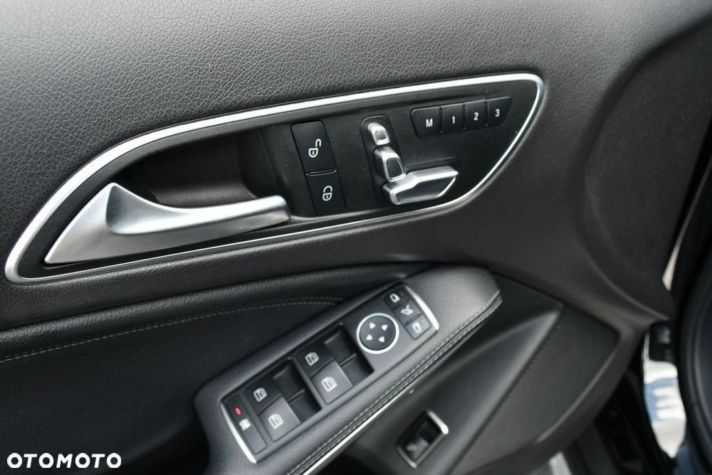Mercedes-Benz GLA 250 4Matic 7G-DCT AMG Line - 11