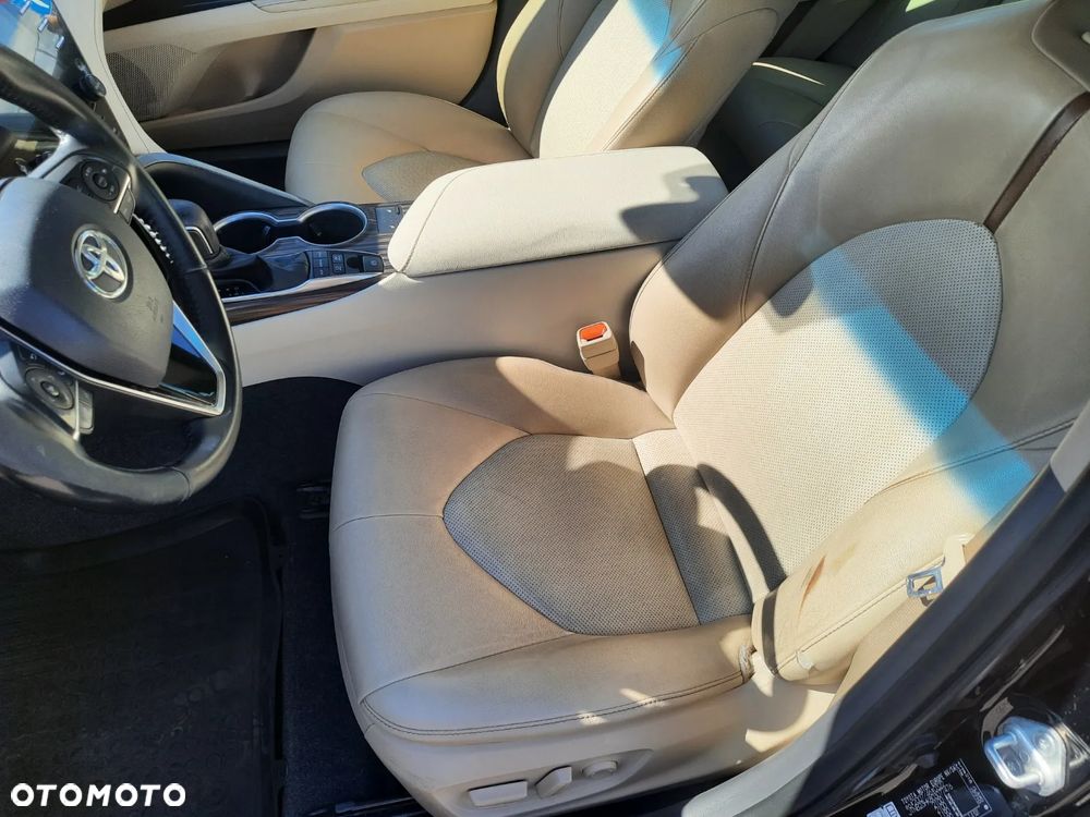 Toyota Camry 2.5 Hybrid Executive CVT - 22