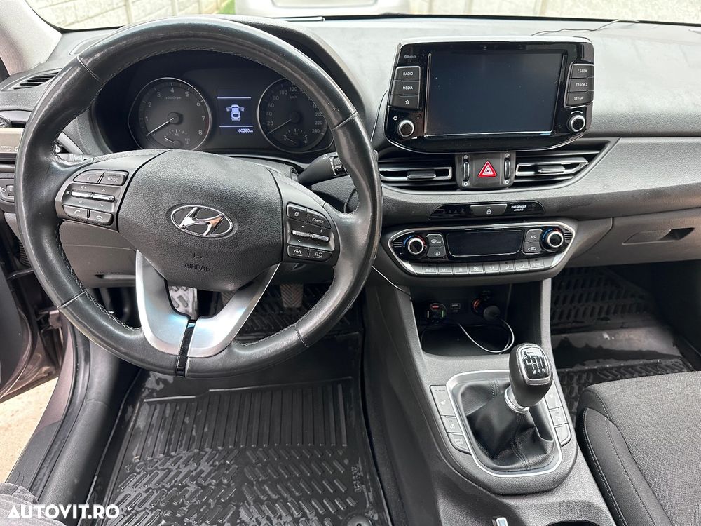 Hyundai i30 1.5 T-GDI 160CP MHEV 5DR M/T Highway - 7