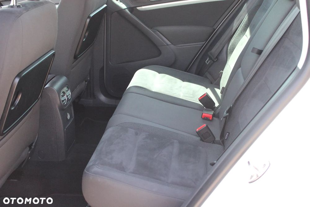 Volkswagen Tiguan 2.0 TDI 4Mot Perfectline R-Style DSG - 24