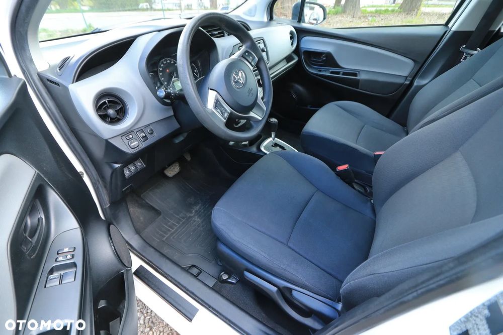 Toyota Yaris Hybrid 100 Active EU6 - 4