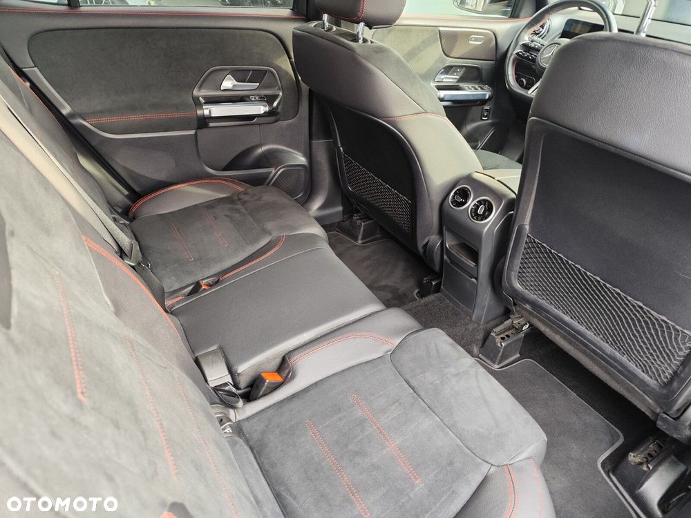 Mercedes-Benz GLB 220 mHEV 4-Matic AMG Line 8G-DCT - 16