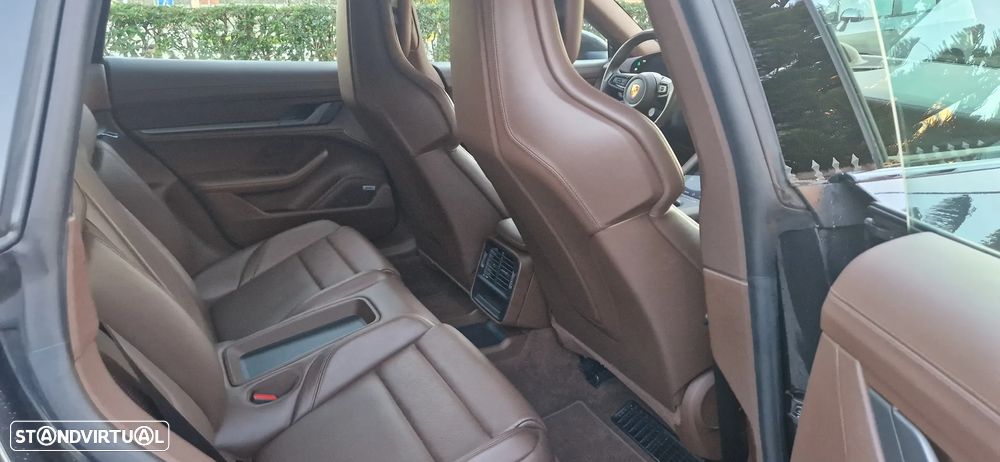 Porsche Taycan Cross Turismo 4S - 13