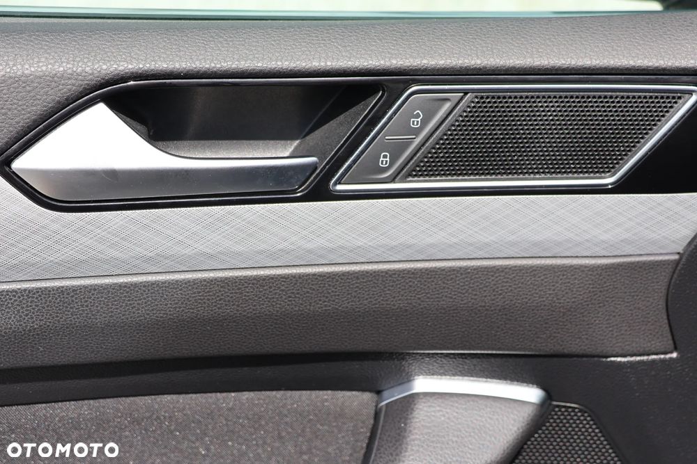 Volkswagen Passat Variant 2.0 TDI EVO Elegance DSG - 21
