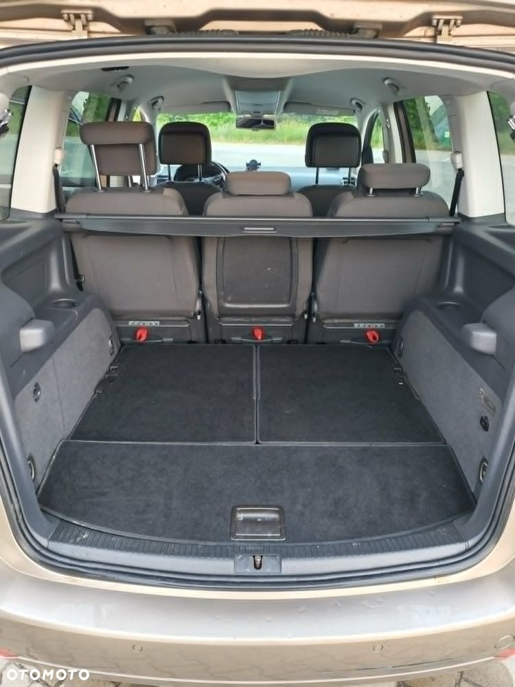 Volkswagen Touran - 23