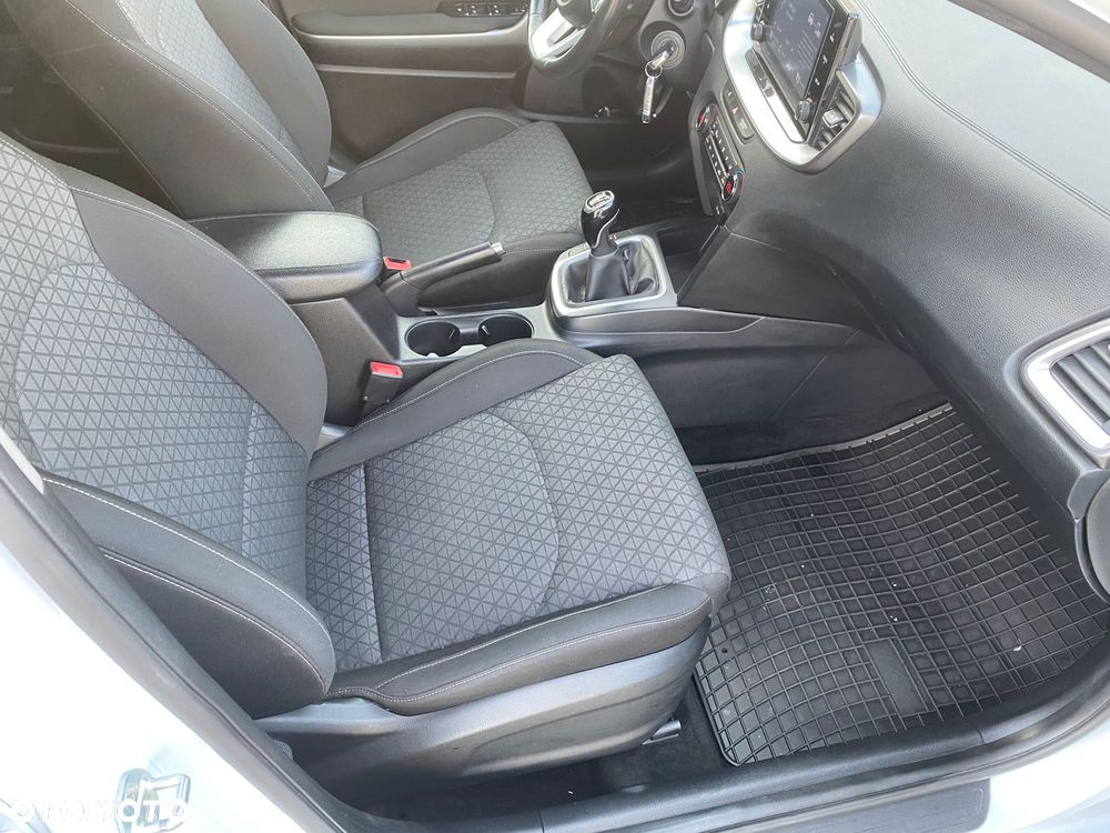 Kia Ceed ver-1-6-crdi-scr-l-business-line - 12